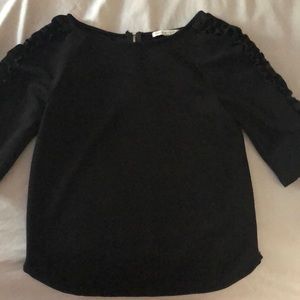 Black 3/4 ruffle sleeve top XS
